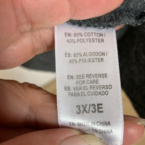 3/$20…bundle and save …
Reebok 3x 3/4 sleeve top - Picture 2 of 5